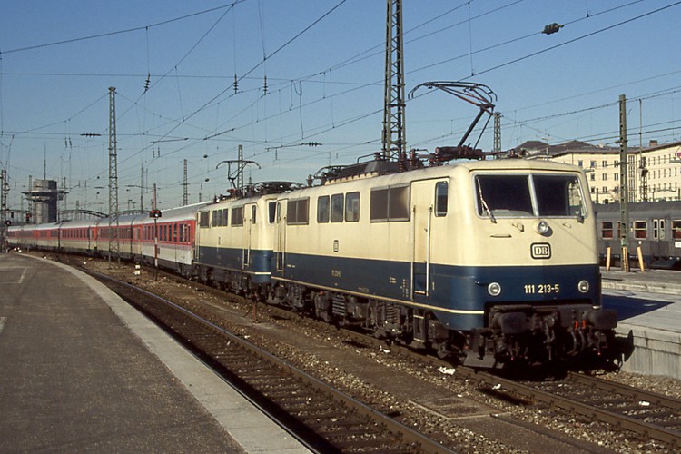 DB 111 213-5 und 111 212-7