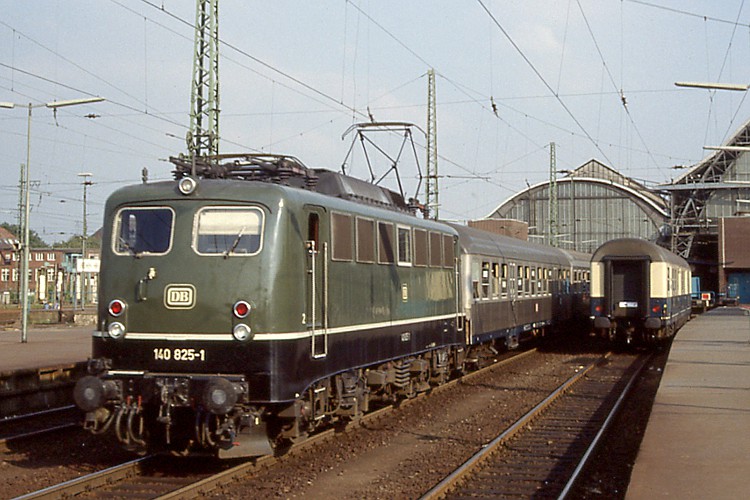 DB 140 825