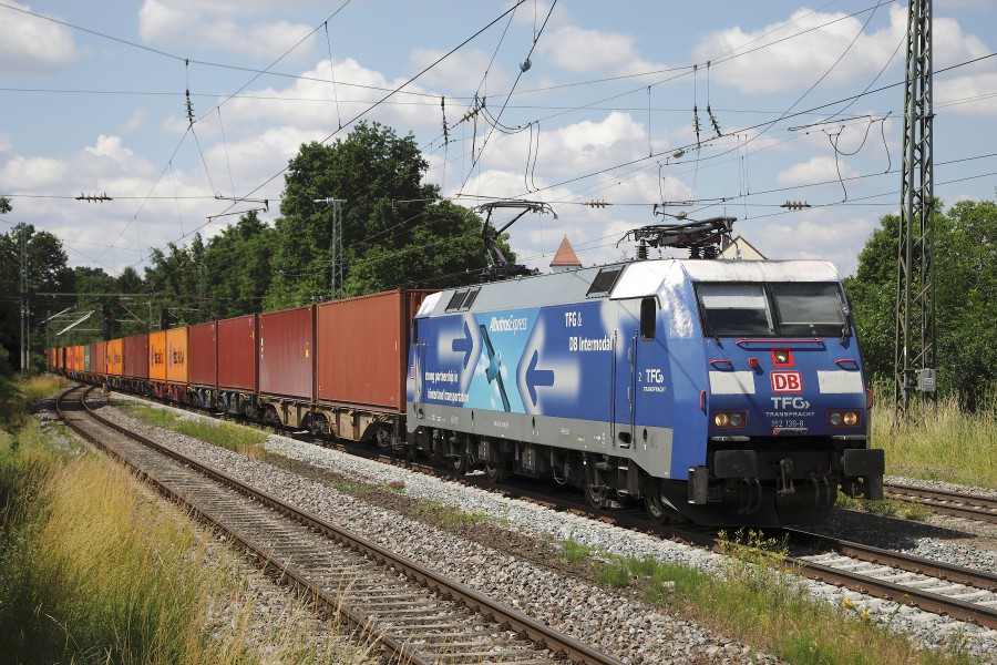 DB 152 136