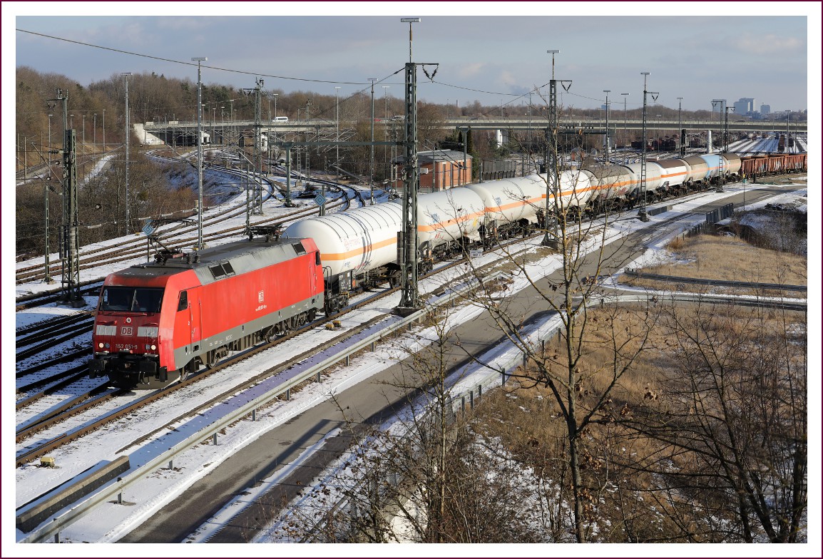 DB 152 051