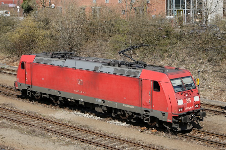 DB 185 228