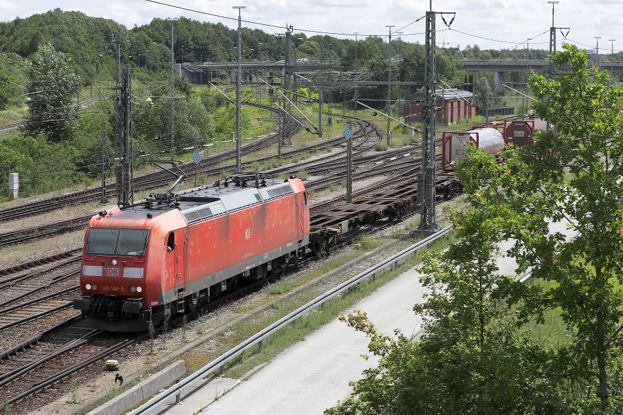 DB 185 198-9