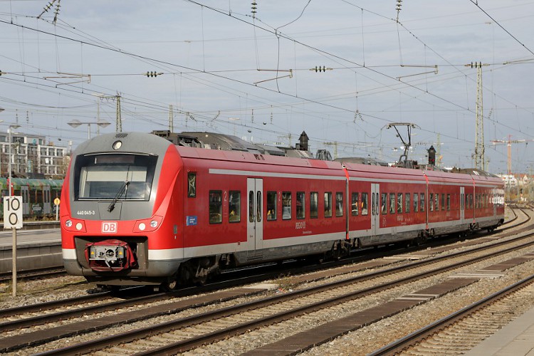DB 440 045