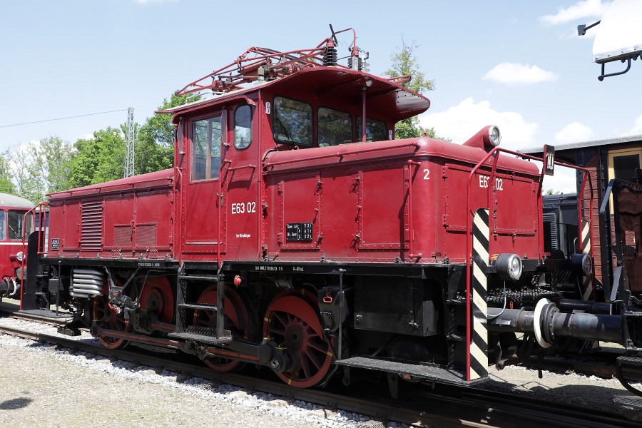 E 63 02